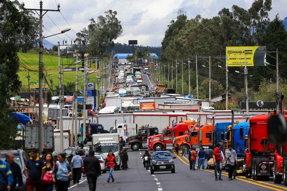 Ecuador and Colombia border crossing reopened!