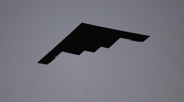 US deploys 2 B-2s from its territory to bomb Iran (FILE). A B-2 bomber flying over the opening ceremony of the 79th MLB All-Star Game at Yankee Stadium in New York. Jul. 15, 2008. EFE/JUSTIN LANE