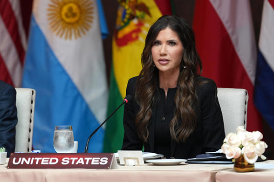 (FILE).- The United States Secretary of Homeland Security, Kristi Noem, attends a meeting during the “Shield of the Americas” Summit on March 6, 2026, in Miami, United States. EFE/Alberto Boal