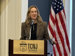 Photo by Oscar Quintana @AmericanoNewspaper New Jersey Gov. Mikie Sherrill addressed journalists from across the state on Friday morning at the New Jersey Excellence in Community Media Awards, highlighting the importance of government accountability, transparency, and accessible information for ethnic and community media.