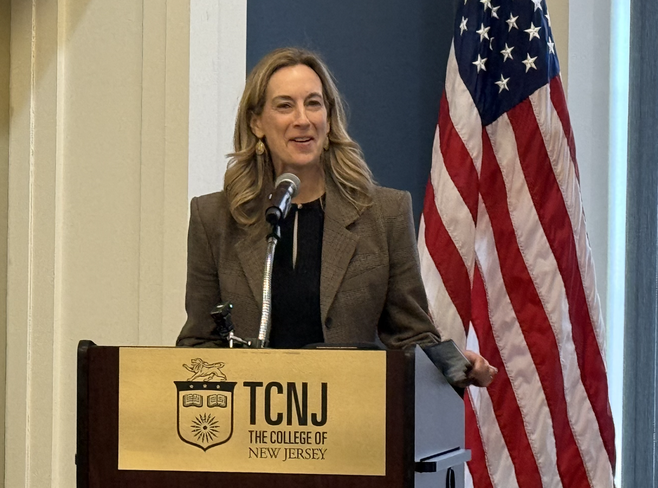 Photo by Oscar Quintana @AmericanoNewspaper New Jersey Gov. Mikie Sherrill addressed journalists from across the state on Friday morning at the New Jersey Excellence in Community Media Awards, highlighting the importance of government accountability, transparency, and accessible information for ethnic and community media.