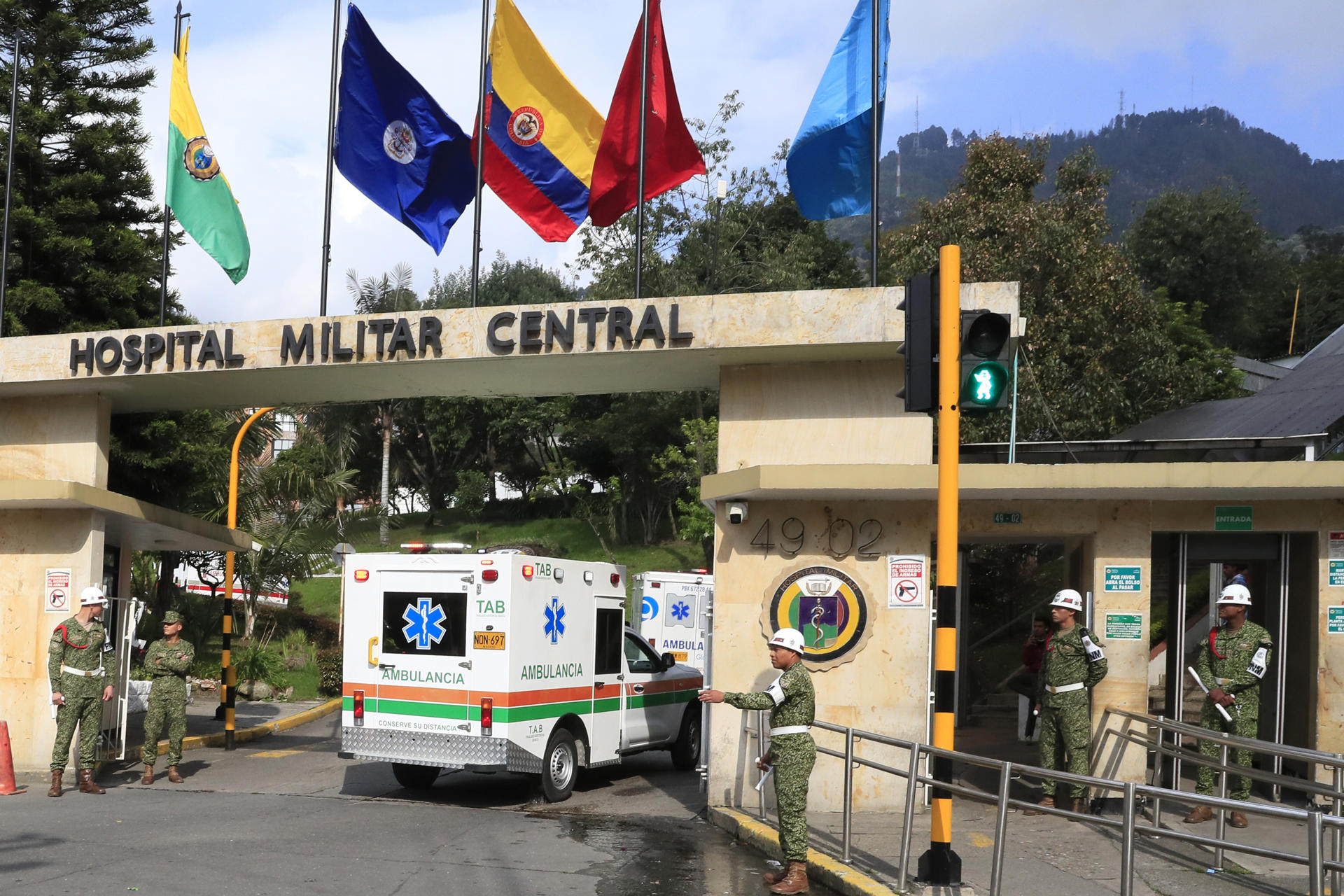 An ambulance transports victims of a plane crash in Puerto Leguizamo to the Central Military Hospital in Bogotá, Colombia, 23 March 2026. EFE/ Carlos Ortega