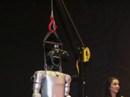 A moment from the presentation of the 'SSi Vimana Aero' drone. EFE/ Eduardo Echeverri López