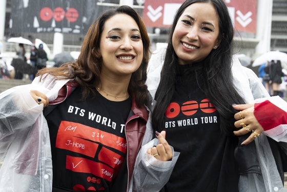 Fans pose as they arrive to see a concert of K-pop group BTS, also known as ARMY, in Goyang, northwest of Seoul, South Korea, 09 April 2026, where BTS is kicking off its new world tour 'Arirang.' EFE/EPA/JEON HEON-KYUN