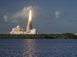 The Space Launch System (SLS) rocket carrying the Orion capsule for the Artemis II mission lifts off from Launch Pad 39B at the Kennedy Space Center in Titusville, Florida, USA, 01 April 2026. EFE-EPA/CRISTOBAL HERRERA-ULASHKEVICH