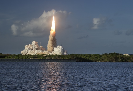 The Space Launch System (SLS) rocket carrying the Orion capsule for the Artemis II mission lifts off from Launch Pad 39B at the Kennedy Space Center in Titusville, Florida, USA, 01 April 2026. EFE-EPA/CRISTOBAL HERRERA-ULASHKEVICH