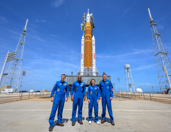 Artemis II crew, Commander Reid Wiseman (i); the pilot Victor Glover (2-i); Mission specialist, Christina Koch (2-d) Canadian Astronaut (CSA), and Mission specialist, Jeremy Hansen (d), posing at the Kennedy Space Center at  Cape Canaveral, Florida. EFE/ Bill Ingalls/ NASA
