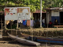 (FILE) A graffiti reading "AGC"the acronym for Autodefensas Gaitanistas de Colombia (also known as the Clan del Golfo)painted by paramilitaries in a small town 15 minutes from Quibdó, the capital of the department of Chocó (Colombia), May 8, 2022. EFE/Ricardo Maldonado Rozo