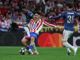 Atlético forward Julián Álvarez (center) during the first leg of the Champions League semifinals between Atlético Madrid and Arsenal FC on Wednesday at the Metropolitano Stadium. Apr. 24, 2026. EFE/Kiko Huesca