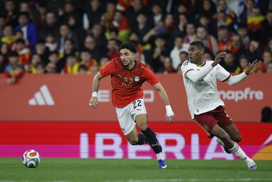 Egypt's Omar Marmoush (L) in action against Spain's Cristhian Mosquera (R) during the international friendly soccer match between Spain and Egypt, in Barcelona, Spain, 31 March 2026. EFE-EPA/Alberto Estevez