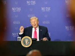 (FILE).- US President Donald Trump leads a roundtable event on his 'No Tax on Tips' policy at the AC Hotel Las Vegas Symphony Park in Las Vegas, Nevada, USA, 16 April 2026. EFE/EPA/RONDA CHURCHILL