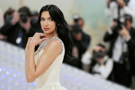 (FILE) - Dua Lipa arrives on the red carpet for the 2023 Met Gala in New York, USA. EFE/EPA/JUSTIN LANE