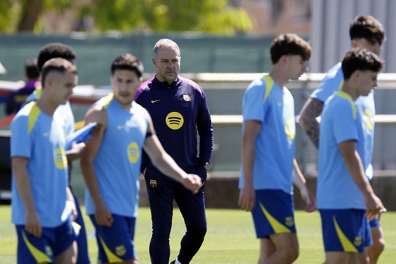 (FILE) FC Barcelona head coach Hansi Flick leads a training session of the team in Barcelona, Spain, 16 May 2026. EFE/EPA/Alberto Estevez