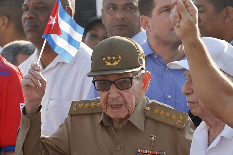 (FILE) File photo showing former Cuban President Raúl Castro holding a Cuban flag during International Workers' Day celebrations in Havana (Cuba) on May 1, 2026. EFE/Ernesto Mastrascusa/FILE