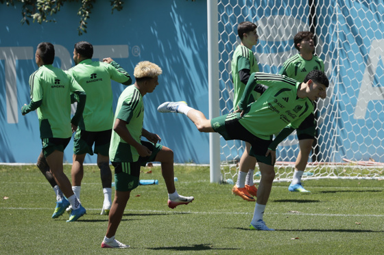(FILE) Players from the Mexican national soccer team are participating in a training session at the Mexican Football Federations High-Performance Center in Mexico City, Mexico, 15 May 2026. EFE/ Jose Mendez