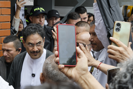 Abelardo de la Espriella to face Iván Cepeda in second round presidential election in Colombia!