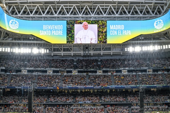 Pope Leo XIV during a meeting with the Archdiocesan community of Madrid at the Santiago Bernabeu Stadium in Madrid, Spain, 08 June 2026. EFE/EPA/CIRO FUSCO
