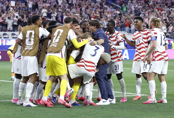 USA head coach Mauricio Pochettino (C) and players celebrate after winning the FIFA World Cup 2026 group stage match USA against Paraguay, in Los Angeles, California, USA, 12 June 2026. EFE/EPA/CHRIS TORRES