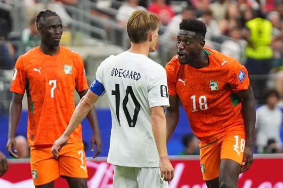 Dallas, Texas, 06/30/2026.- Ibrahim Sangare (R) of Ivory Coast and Martin Odegaard of Norway react during the FIFA World Cup 2026 Round of 32 match Ivory Coast against Norway, in Dallas. EFE/EPA/JEFFREY MCWHORTER