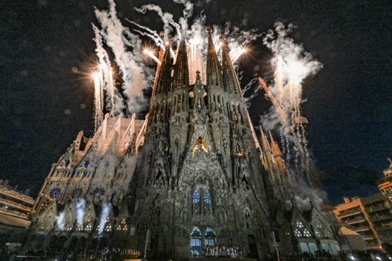 Fireworks outside the Sagrada Familia basilica following a Mass led by Pope Leo XIV in Barcelona, Spain, 10 June 2026. Pope Leo XIV is visiting Spain from 06 to 12 June 2026, with stops in Madrid, Barcelona, and the Canary Islands. (Papa, España) EFE/EPA/CIRO FUSCO