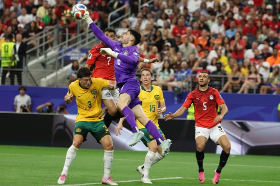 Goalkeeper Patrick Beach of Australia in action during the FIFA World Cup 2026 Round of 32 match Australia against Egypt, in Dallas, US, 03 July 2026. (Egipto) EFE/EPA/CHRISTOPHER NEUNDORF
