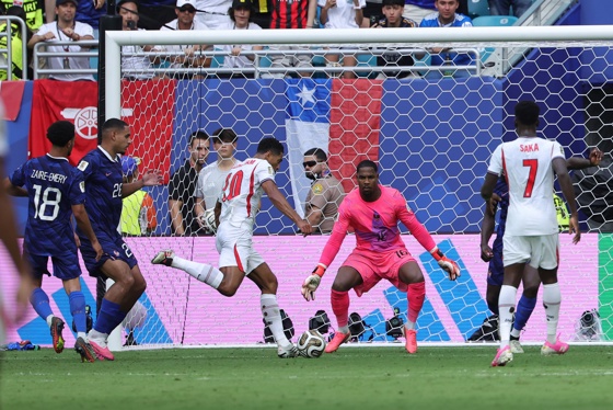 Jude Bellingham of England (C) scores the 4-6 goal during the FIFA World Cup 2026 3rd place playoff match France against England, in Miami, Florida, US, 18 July 2026. (Francia) EFE/EPA/CRISTOBAL HERRERA-ULASHKEVICH
