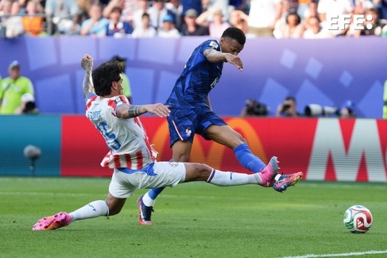 France defeats Paraguay!