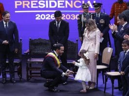 Colombian President Abelardo de la Espriella (center-left) greets one of his daughters and his wife, Ana Lucía Pineda (center-right), during his inauguration ceremony as president of Colombia for the 20262030 term, this Friday in Cali, Colombia, Aug. 7, 2026. EFE/Mauricio Dueñas Castañeda