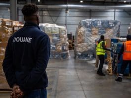 [FILE] Customs officers inspect air freight parcels at a warehouse during a press visit of French Finance Minister at Roissy CDG airport, north of Paris, France 29 April 2025. EFE-EPA/CHRISTOPHE PETIT TESSON