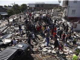 Colombia’s 2026 Killer Earthquake! People survey the rubble of a building that collapsed in the 7.4 magnitude earthquake that struck Cali, Colombia, 10 August 2026. Aug. 10, 2026. EFE/Ernesto Guzman Jr