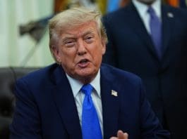 Another Crack at Tourism Birthright! US President Donald J. Trump speaks as he participates in the signing of Executive Orders concerning silicon chips and birthright citizenship in the Oval Office of the White House in Washington, DC, USA, 06 August 2026. EFE-EPA/Aaron Schwartz / POOL