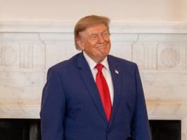 US $1 Billion Security Aid to Colombia! US President Donald Trump reacts during an American Mining Industry Roundtable at the State Department in Washington, DC, USA, 07 August 2026. EFE/EPA/MATT KAMINSKY