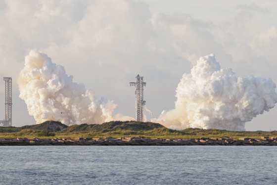 SpaceX's Starship V3 rocket takes off from the launchpad on its 14th flight test on South Padre Island, Texas, USA, 28 September 2026. EFE/EPA/MICHAEL GONZALEZ