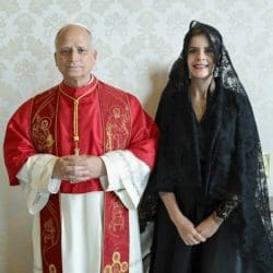 Laura Fernández invites Leo XIV to visit Costa Rica during their meeting at the Vatican.