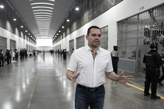 (FILE) Fotografía cedida por el Congreso Nacional de Honduras de su presidente, Tomas Zambrano, visitando el Centro de Confinamiento del Terrorismo (Cecot) el 16 de octubre de 2026, en Tecoluca (El Salvador). EFE/ Congreso Nacional de Honduras