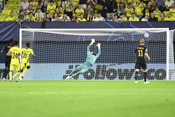 Villarreal forward Tani Oluwaseyi (2-i) scores the goal that makes it 3-1 during the Champions League match between Villarreal and Napoli at La Cerámica Stadium on Oct. 13, 2026. EFE/Andreu Esteban